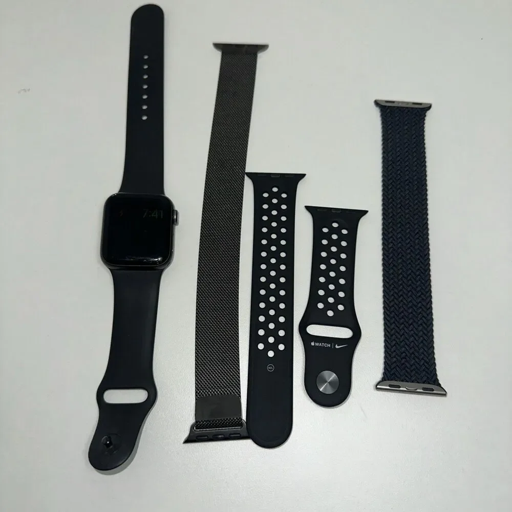 Apple Watch Series 4 GPS 40MM Space Gray Aluminum Case & 4 Bands, Nike, Sports